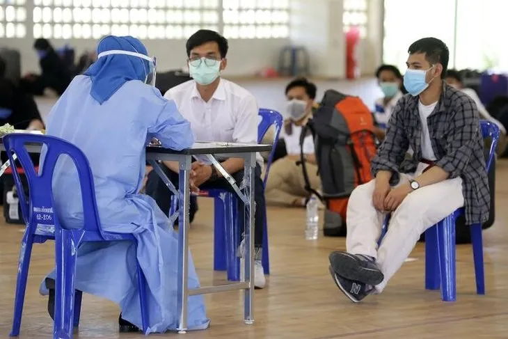 Tayland Kralı Maha Vajiralongkorn'un 20 cariyesiyle birlikte coronavirüs karantinasına girdi