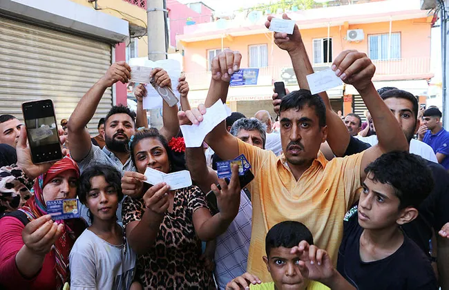 adanada-vatandas-altin-toplayan-kuyumcu-700-milyonla-kayiplara-karisti-1690184233794.jpg Adana'da vatandaştan emanet altın toplayan kuyumcu 700 milyonla kayıplara karıştı - 1
