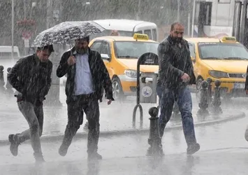 İstanbul'da beklenen yağmur başladı