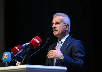 Bakan Uraloğlu duyurdu: Deniz üzerine yeni havalimanı geliyor