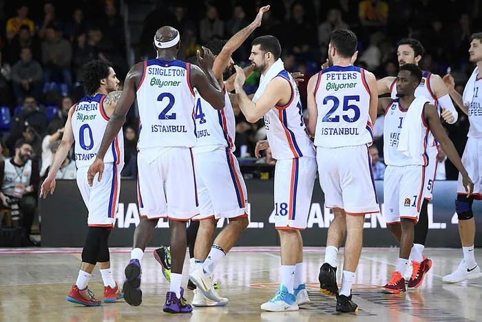 Anadolu Efes Barcelona'yı 84-82 yendi - 2