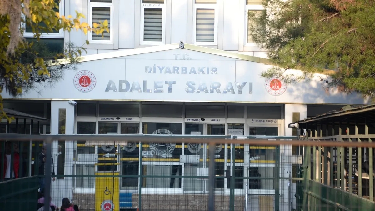 Diyarbakır'da PKK/KCK operasyonunda 6 gözaltı! Aralarında eski HDP'li başkan da var