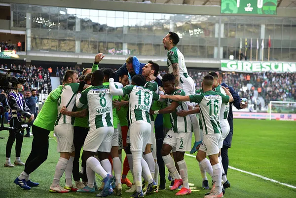 giresunspor-1-fenerbahce-2-mac-sonucu-kanarya-galibiyeti-hatirladi-1644679557717.jpg Giresunspor: 1 - Fenerbahçe: 2 MAÇ SONUCU | Kanarya galibiyeti hatırladı - 1