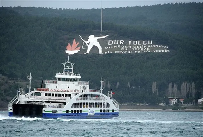 son-dakika-canakkalede-feribot-seferlerine-firtina-engeli-1648651756901.jpg Son dakika: Çanakkale'de feribot seferlerine 'fırtına' engeli - 2