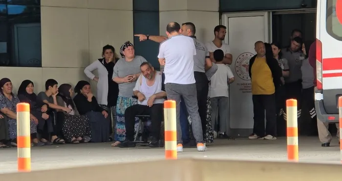 ilkokul-ogrencilerinin-hamburger-yeme-yarisi-korkunc-bitti-8-yasindaki-eftelya-hayatini-kaybetti-1716565444727.jpg İlkokul öğrencilerinin 'hamburger yeme' yarışı korkunç bitti! 8 yaşındaki Eftelya hayatını kaybetti - 2