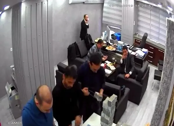 chpli-ibb-baskani-ekrem-imamoglu-saibeli-paranin-kaynagini-aciklamadi-kasasi-fatih-kelesi-savundu-1710239218138.jpeg CHP'de "kayıt dışı para" trafiği! Milyonlar nereden geldi nereye gitti? Özgür Çelik'ten itiraf: Elden para... | Savcılık devrede: İfadeye çağrıldılar - 3
