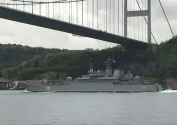 Rus savaş gemisi İstanbul Boğazı'ndan geçti