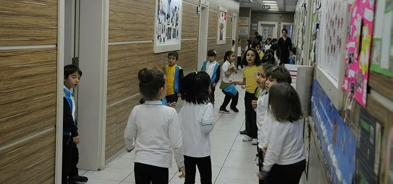 22 Kasım Pazartesi okullar açılacak mı? Ara tatil ne zaman bitiyor? MEB son dakika: Okullar uzaktan eğitime geçecek mi?