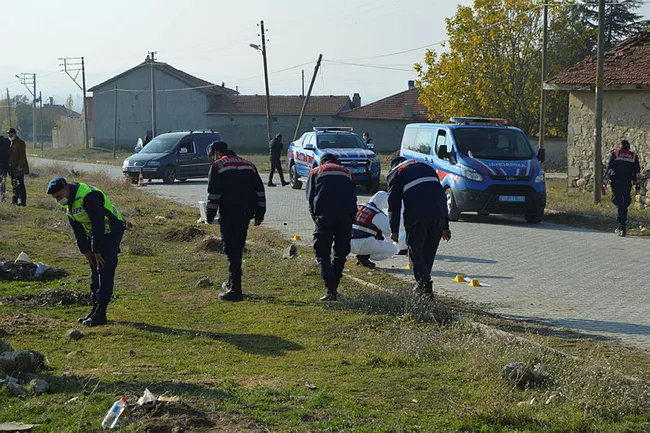Afyonkarahisar’da 23 yaşındaki genç sokak ortasında tabanca ile kafasından vurulmuş halde bulundu - 1