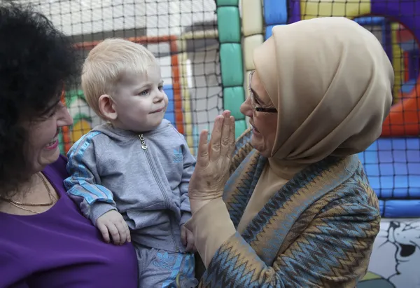 Emine Erdoğan Ukrayna'dan getirilen yetim çocuklarla buluştu - 3
