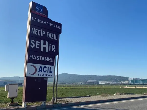 asrin-felaketinde-sismik-izolatorlu-sehir-hastaneleri-dimdik-ayakta-1676353854273.jpg Kahramanmaraş depreminde gözler sismik izolatörlü şehir hastaneleri çevrildi! Dimdik ayakta kalarak şifa dağıtıyorlar - 8