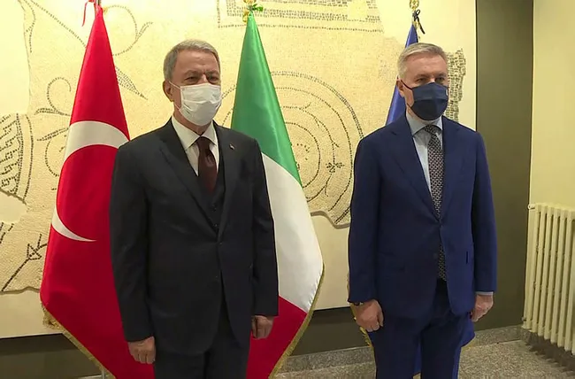 Bakanı Akar İtalya Savunma Bakanı Guerini ile görüştü