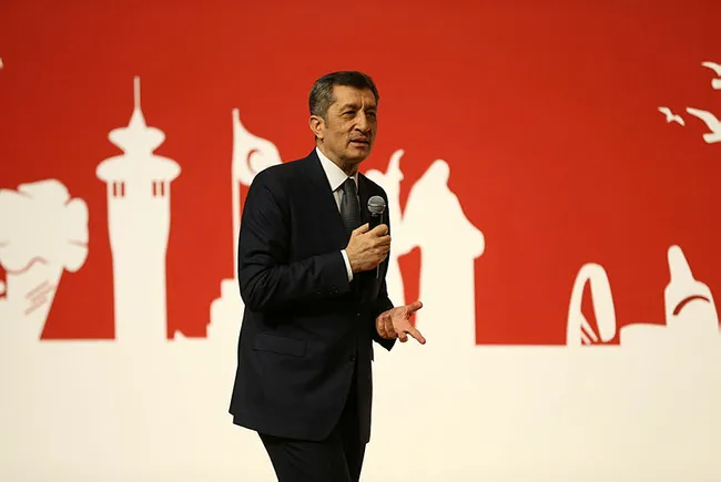 Milli Eğitim Bakanı Selçuk: Seç-beğen-izle formatında büyük bir dijital platform kuruyoruz - 6