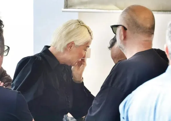 Sanat dünyasını yıkan ölüm! Tunç Kökkaya’nın cenazesinde gözyaşları sel oldu