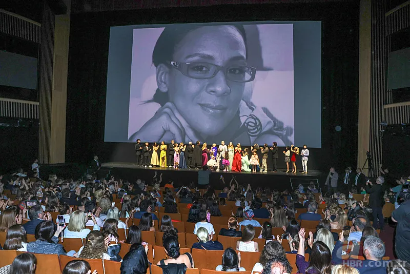 Sihirli Annem'in Eda Peri'si Defne Joy Foster'ın bu hallerini ilk kez göreceksiniz! 3