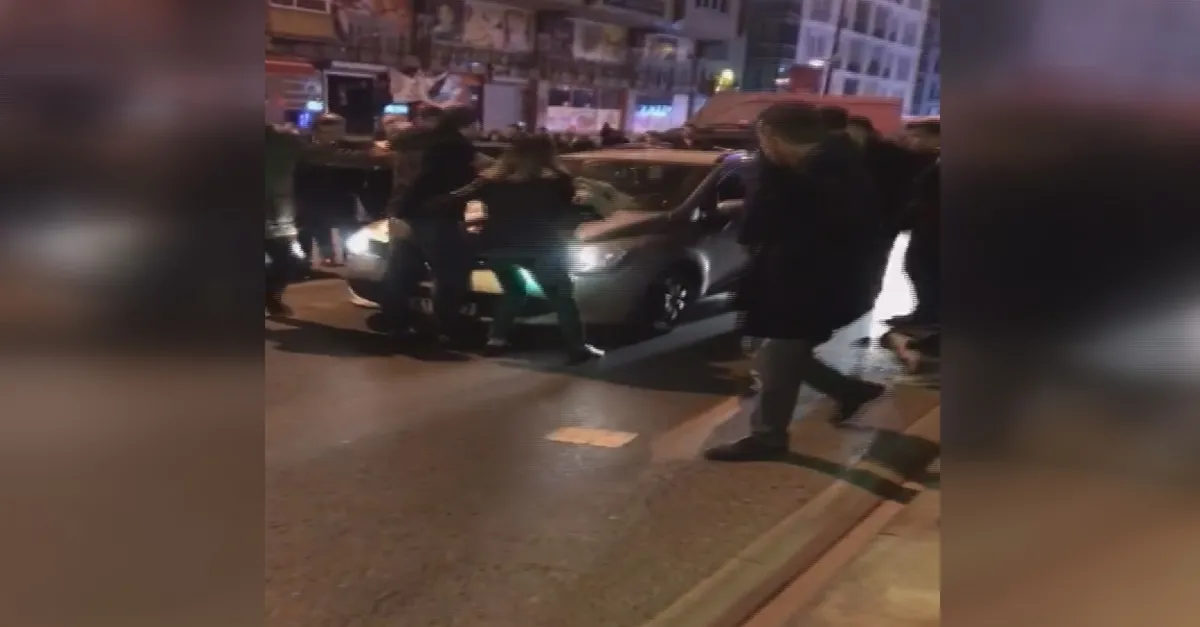 İstanbul Bahçelievler'de korku dolu anlar! Kucağında bebeği olan kadının üzerine sürdü |Video