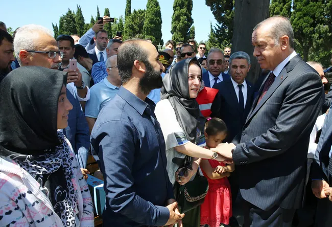 Erdoğan ve Yıldırım 15 Temmuz Şehitliğini ziyaret etti - 1