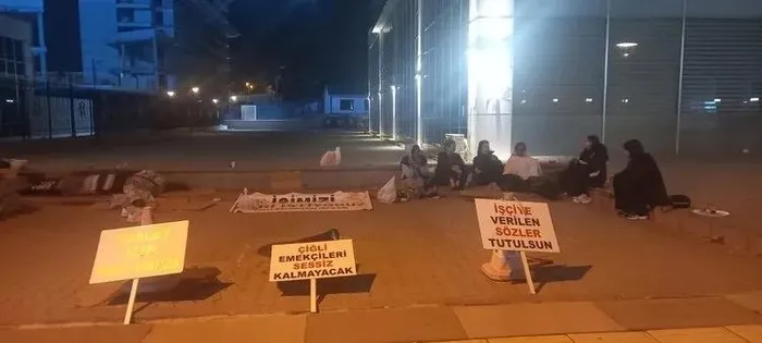 CHP Kadın Kolları Kurultayı’nda büyük skandal! Özgür Özel’in salondan kovduğu işçiler isyan etti