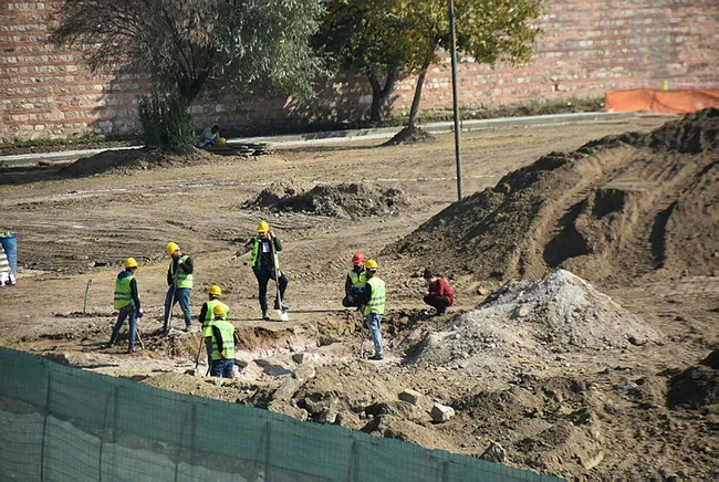 Selimiye Camii’nin çevre düzenlemesinde Roma dönemine ait aile mezarı bulundu