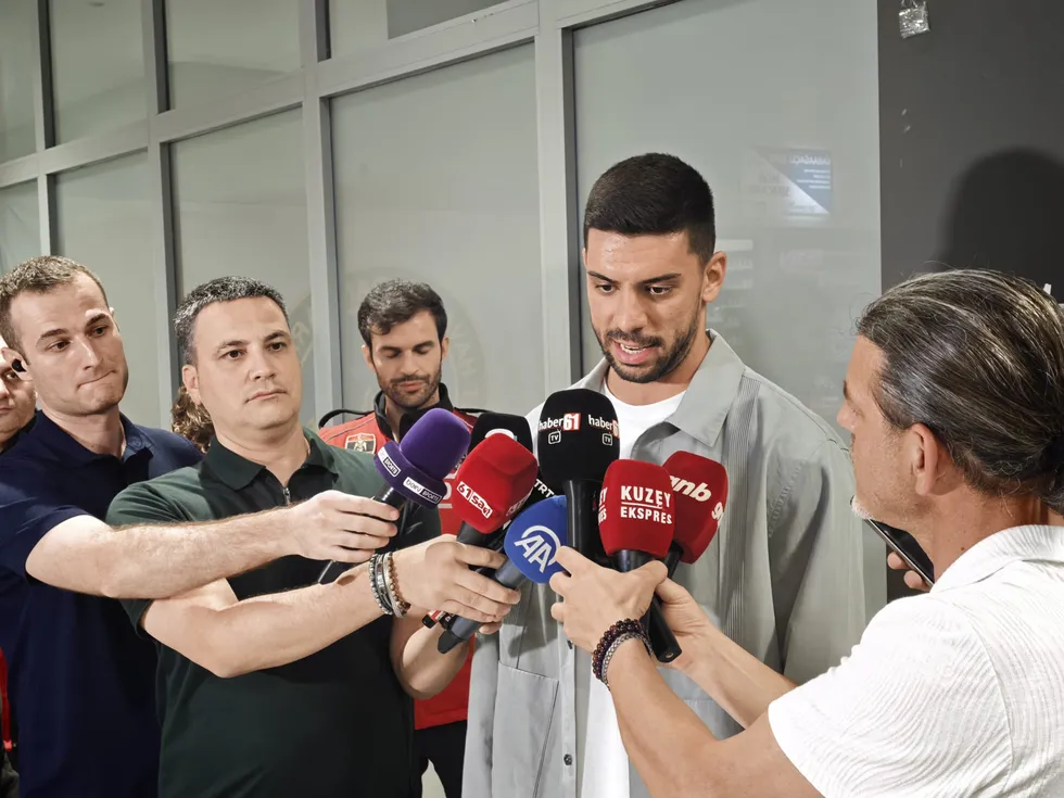 Trabzonspor, milli stoper Cenk Özkacar ile 3+1 yıllık sözleşme imzaladı! İşte maaşı, bonservis bedeli ve KAP açıklaması - 3