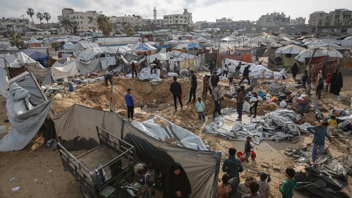 Katil İsrail’den Gazze Şeridi’ne SİHA saldırısı: 3 Filistinli genç öldü