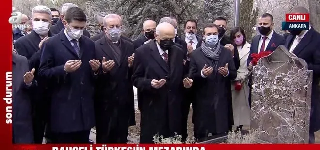 MHP lideri Devlet Bahçeli Alparslan Türkeş’in kabrini ziyaret etti