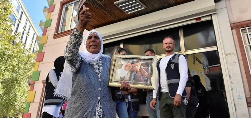 HDP önünden yükselen ses: Oğlum askere gidecekken aldılar