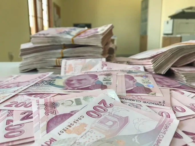 ¿Cómo afectará al mercado la bajada de tipos de interés? ¿Bajarán los tipos de interés de depósitos y préstamos tras la decisión del Banco Central de la República de Turquía (CBRT)? Un experto habló con A. Haber.