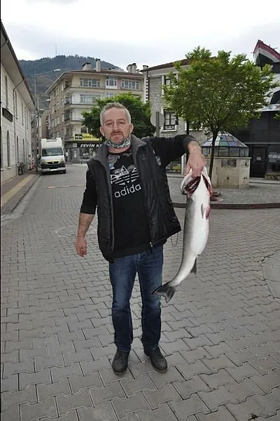 Karadeniz’de ağlara dev bir balık takıldı! Böylesi ilk kez görüldü! İşte görenleri hayretler içinde bırakan o anlar