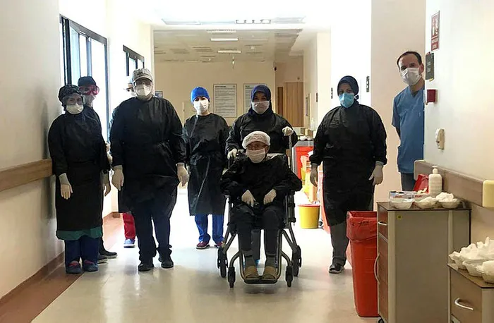 Manisa'da 87 yaşındaki iki kişi koronavirüsü yendi - 1