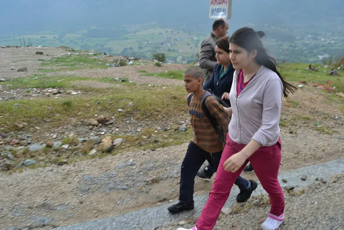 Adana'da öğrenci servisi devrildi: 15 yaralı - 1