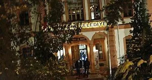 Vatandaşın sırtına binip köşeyi dönmüşler