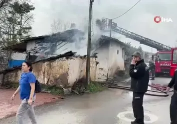 Tokat'ta ekmek yapmak isterken evi yaktı