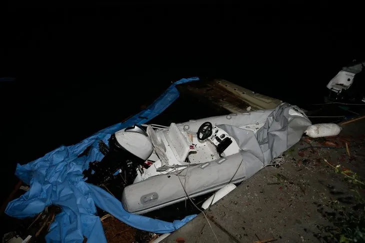 Son dakika: İzmir'de görülmemiş felaket! Hortum araçları 10 metre havaya kaldırıp binaların üzerinden savurdu