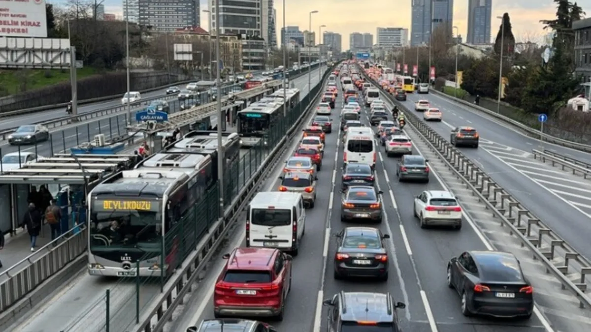 İstanbul'da trafik yoğunluğu yüzde 80'i aştı