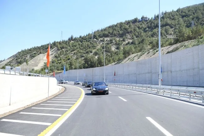 Başkan Erdoğan müjdeledi: 30 dakikalık mesafe 7-8 dakikaya iniyor