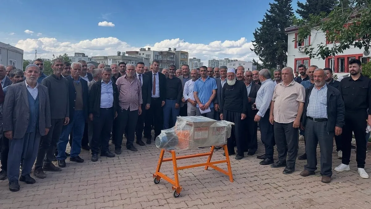 Kahta'daki 99 çiftçiye üzüm sıkma makinesi dağıtıldı