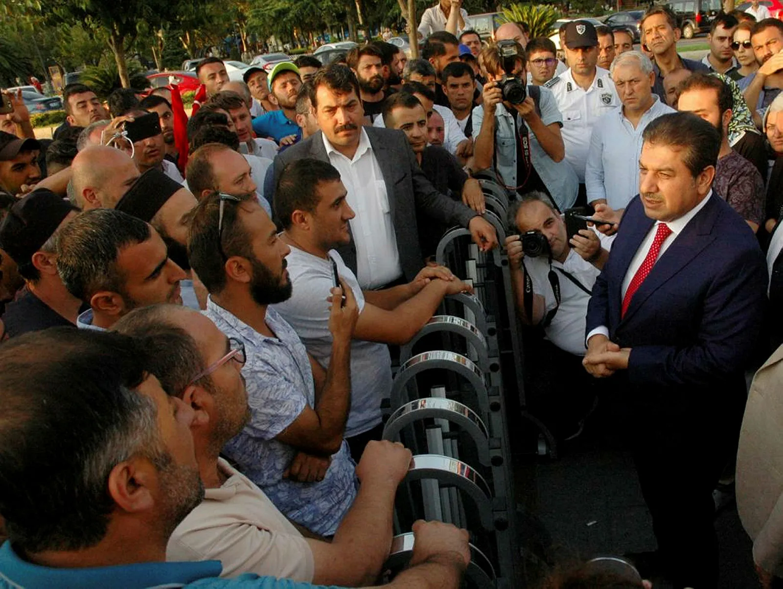 Başkan Göksu, Ekrem İmamoğlu tarafından işten çıkarılan işçileri ziyaret etti