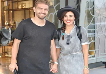 Şükran Ovalı-Caner Erkin ilk kez el ele