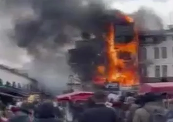 Mısır Çarşısı'nın yanındaki restoranda yangın! Kontrol altına alındı