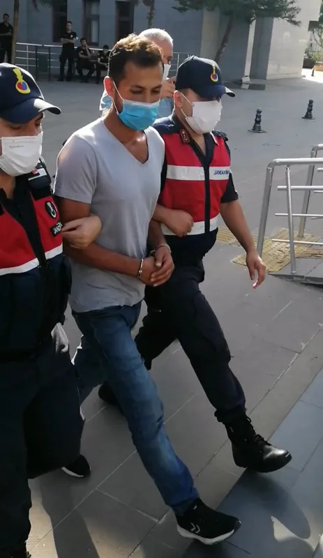 Manavgat’ta ormanı yakarken suçüstü yakalanan şüpheli suç makinesi çıktı! Annesine ait lüks evi yakmış