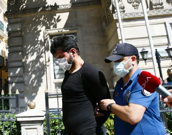 1625046872395.jpg Ünlü oyuncu Ayşegül Çınar adliyeye sevk edildi! Polisleri suç örgütü lideri Sedat Peker ile tehdit etmiş - 5