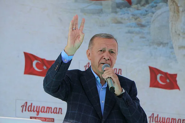 Başkan Erdoğan’dan Adıyaman’da depremzedelere hakaret eden muhalefete sert sözler: Menfaatçi de cahil de sizsiniz