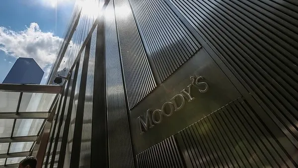 İşgalciler yokuş aşağı! Moody’s 5 Siyonist bankasının notunu düşürdü