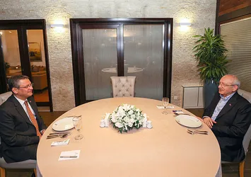 "Emanetçi başkan" Özel soluğu "devrik lider" Kılıçdaroğlu'nun yanında aldı: Başkanım beni İmamoğlu'ndan kurtarın