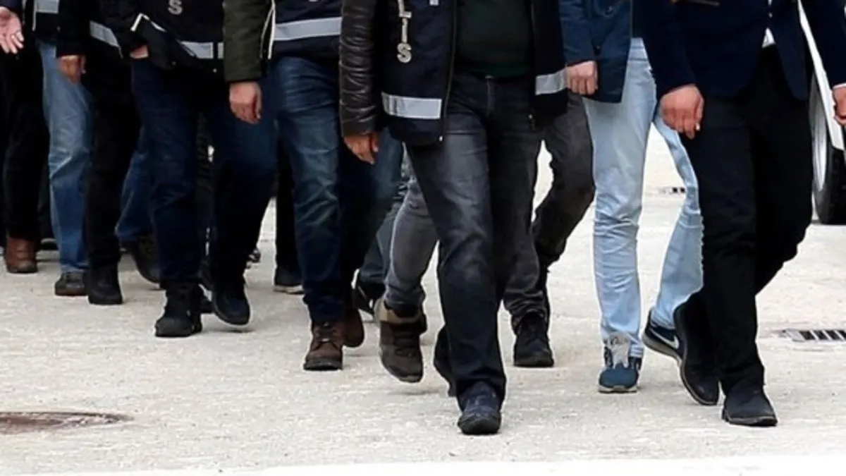 Zabıta personellerini darbeden seyyar satıcıya gözaltı