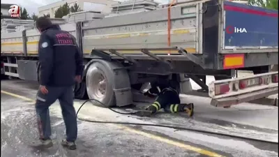 Freni tutmayan TIR’ın balataları yandı