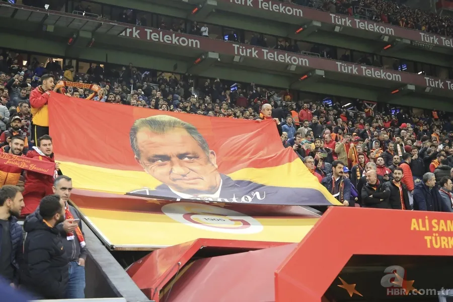 Galatasaray taraftarlarından anlamlı pankartlar 14