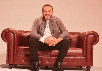 Mustafa Topaloğlu'na "uzaylı" lakabını kim taktı? Topaloğlu Prestij Müzik’i kurduğu kardeşi Hilmi Topaloğlu ile yaşadıklarını anlattı!
