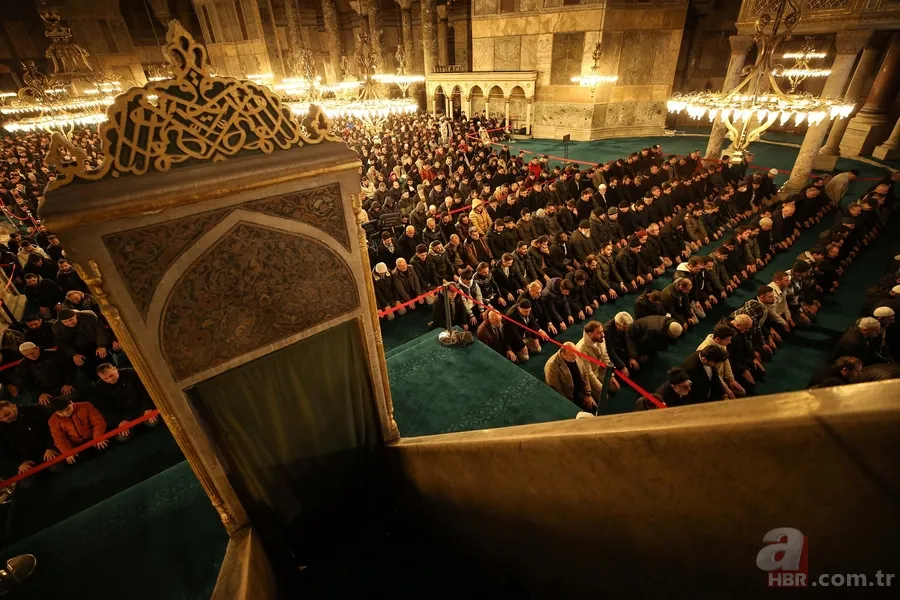 Tüm Türkiye depremde vefat edenler için ellerini semaya kaldırdı 5
